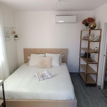 Charmant Studio Avec Piscine Villemoustaussou Екстер'єр фото